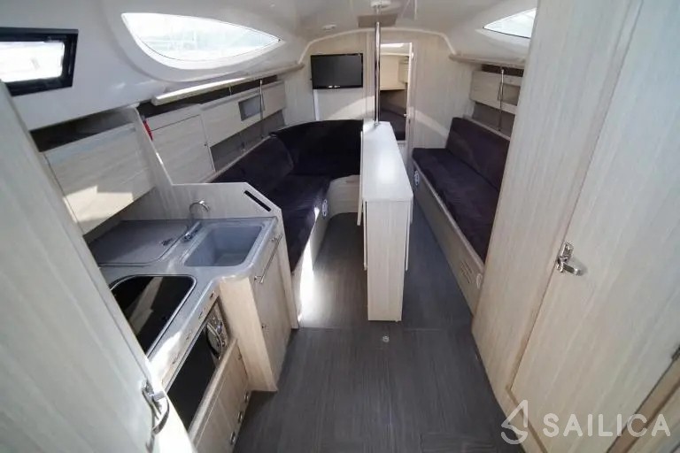 Maxus 33.1 RS - Yacht Charter Sailica