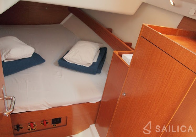 Cyclades 39.3 - Yacht Charter Sailica