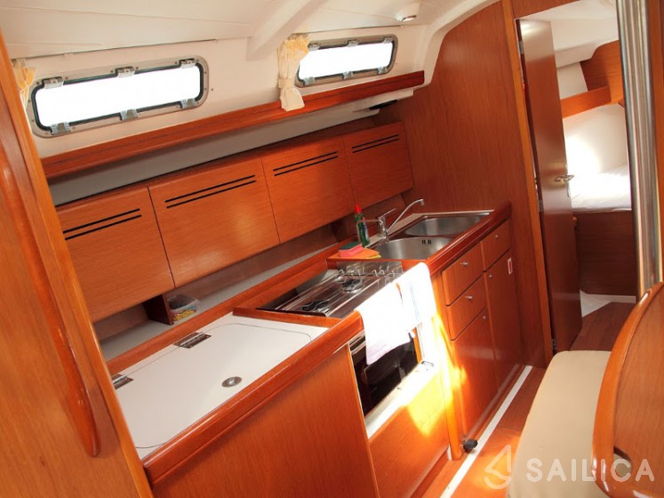 Cyclades 39.3 - Yacht Charter Sailica