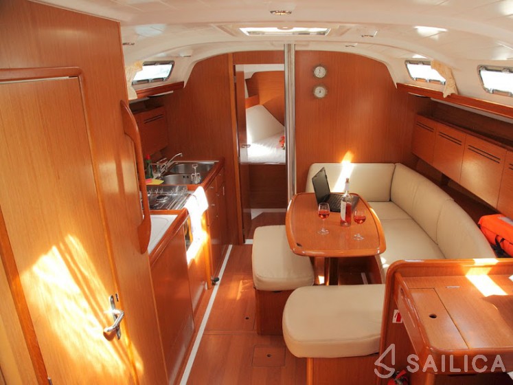 Cyclades 39.3 - Yacht Charter Sailica
