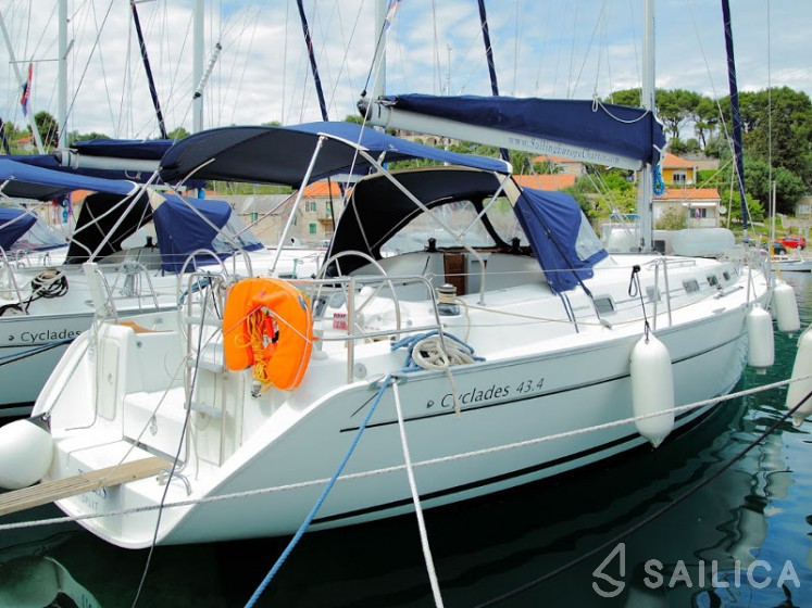 Cyclades 43.4 - Yacht Charter Sailica