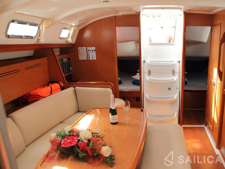 Cyclades 43.4 - Yacht Charter Sailica