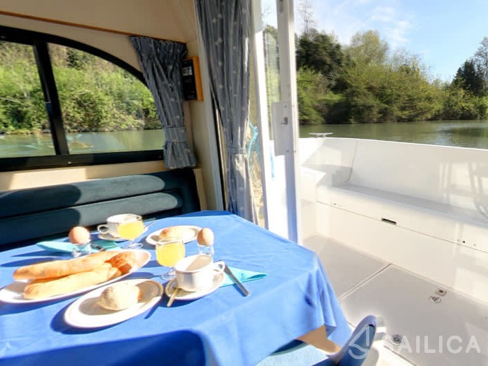 Le Boat Caprice - Yacht Charter Sailica