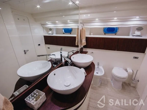 Amer 86 - Yacht Charter Sailica