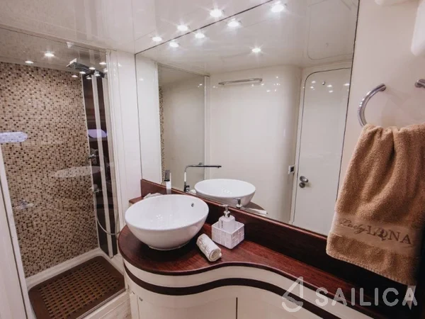 Amer 86 - Yacht Charter Sailica