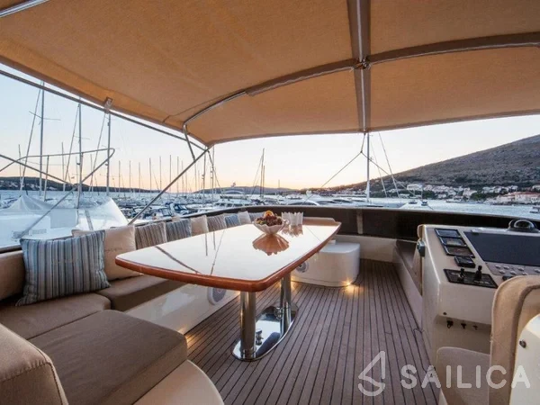 Amer 86 - Yacht Charter Sailica