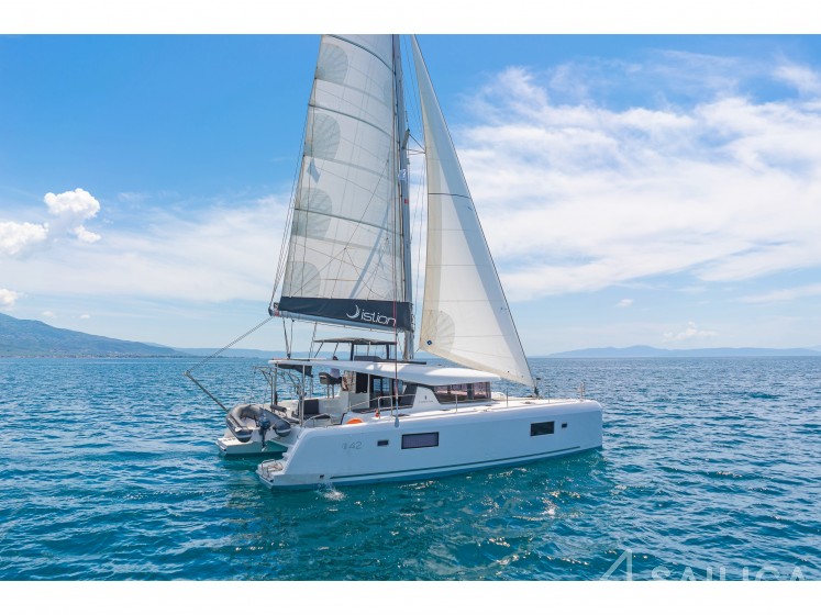 Lagoon 42 - Yacht Charter Sailica
