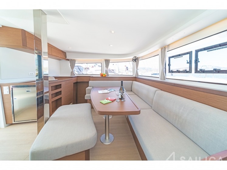 Lagoon 42 - Yacht Charter Sailica