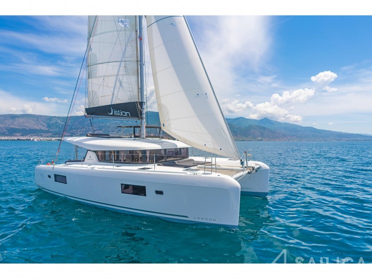 Lagoon 42 - Yacht Charter Sailica