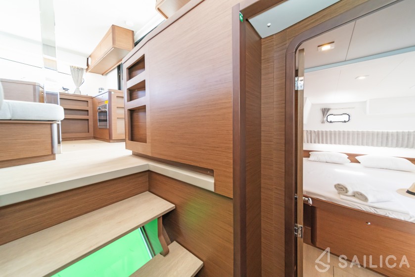 Lagoon 42 - Yacht Charter Sailica