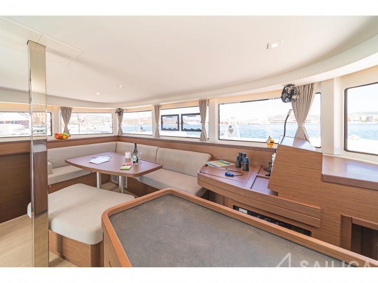 Lagoon 42 - Yacht Charter Sailica