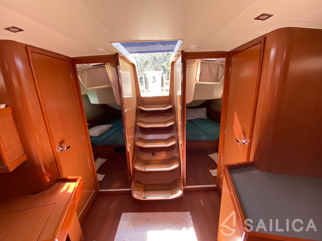Oceanis 45 - Yacht Charter Sailica