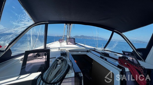 Oceanis 45 - Yacht Charter Sailica