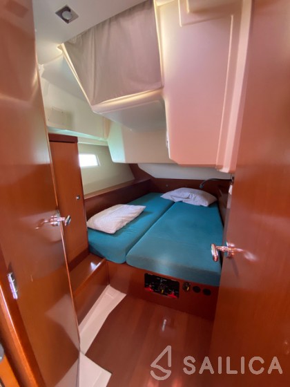 Oceanis 45 - Yacht Charter Sailica