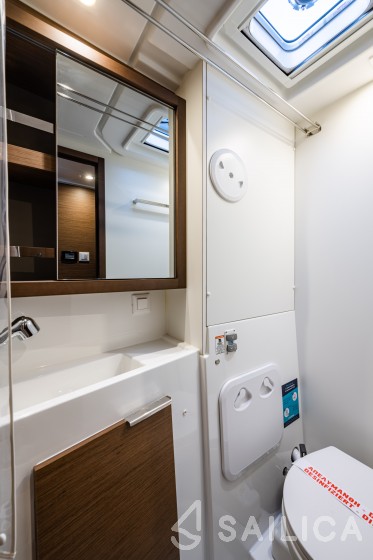 Lagoon 40 - Yacht Charter Sailica