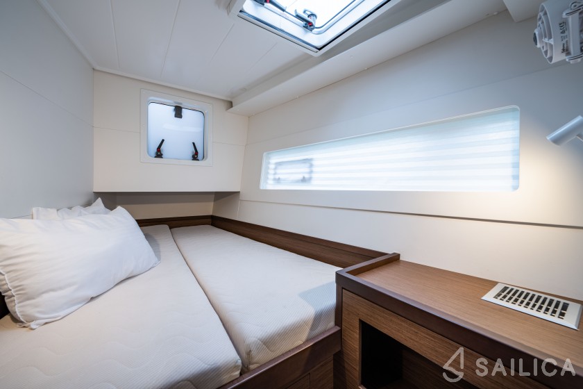 Lagoon 40 - Yacht Charter Sailica