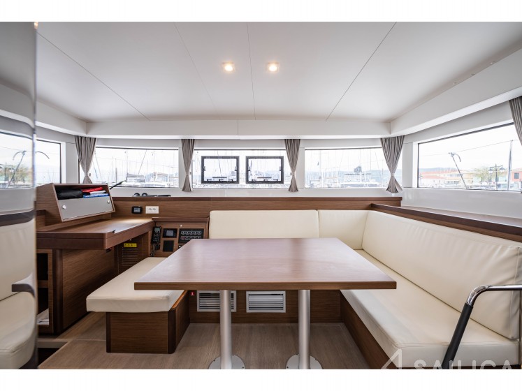 Lagoon 40 - Yacht Charter Sailica