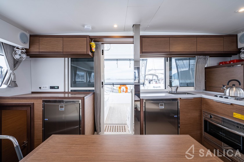 Lagoon 40 - Yacht Charter Sailica