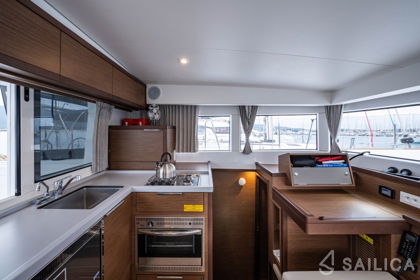 Lagoon 40 - Yacht Charter Sailica