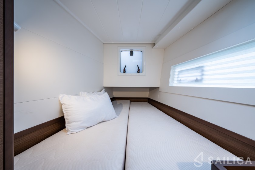 Lagoon 40 - Yacht Charter Sailica