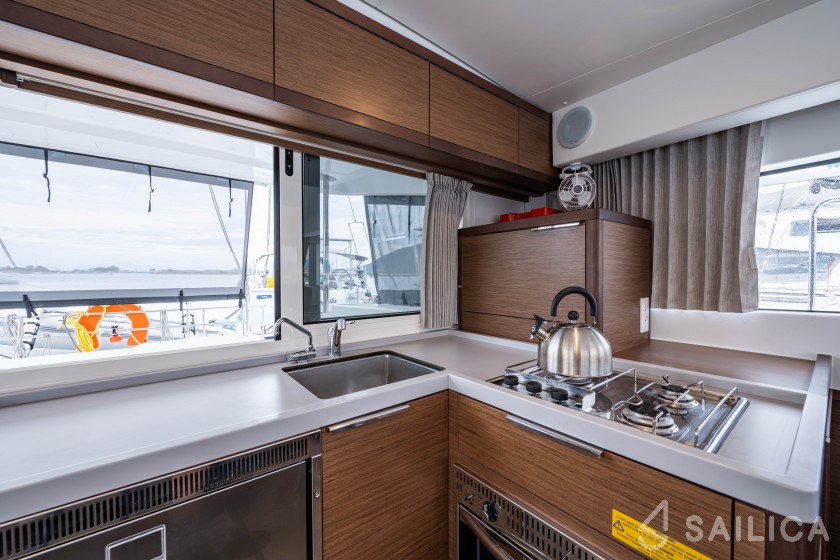 Lagoon 40 - Yacht Charter Sailica