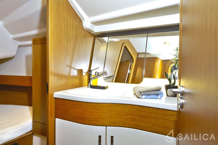 Dehler 38 - Yacht Charter Sailica