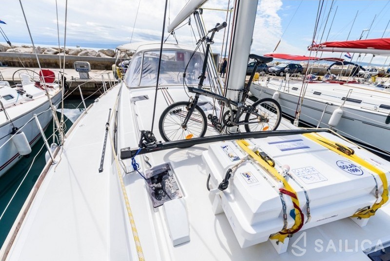 Oceanis 48 - Yacht Charter Sailica