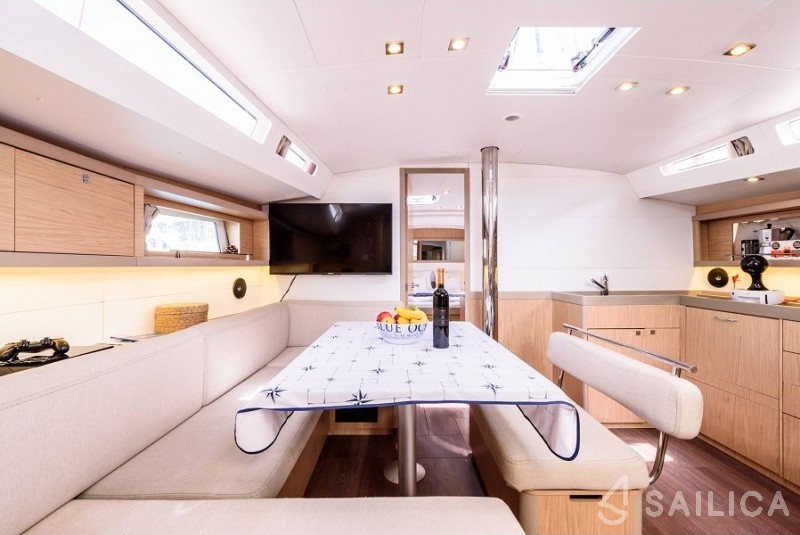 Oceanis 48 - Yacht Charter Sailica