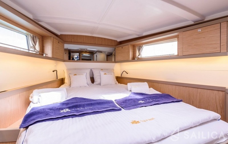 Oceanis 48 - Yacht Charter Sailica