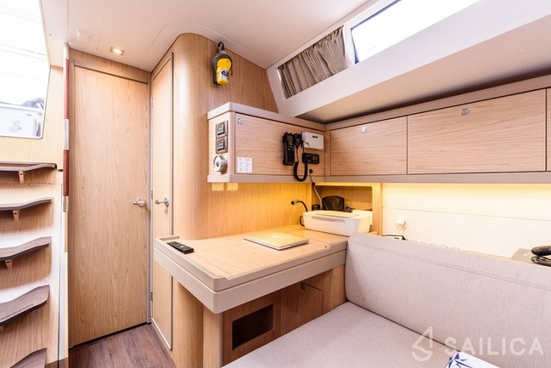 Oceanis 48 - Yacht Charter Sailica