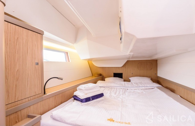Oceanis 48 - Yacht Charter Sailica