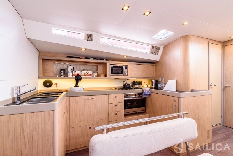 Oceanis 48 - Yacht Charter Sailica
