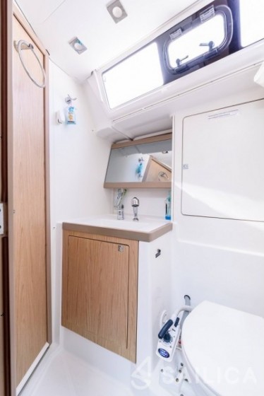 Oceanis 48 - Yacht Charter Sailica