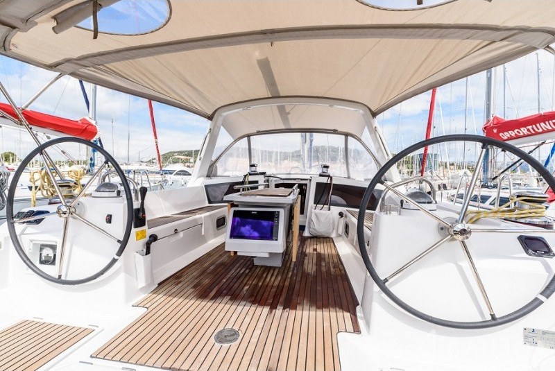 Oceanis 48 - Yacht Charter Sailica