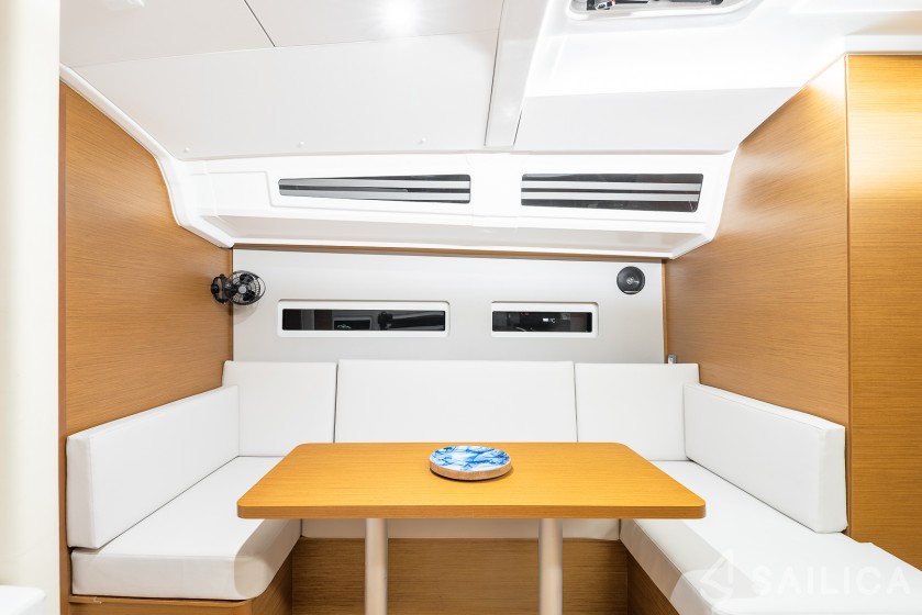 Sun Odyssey 410 - Yacht Charter Sailica