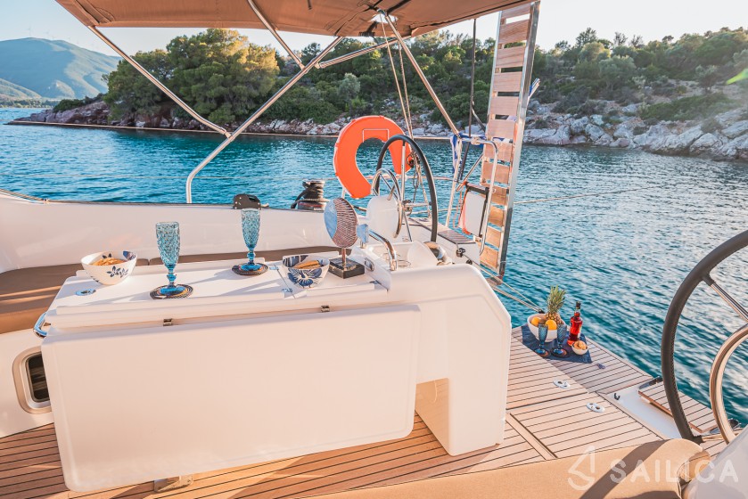 Sun Odyssey 410 - Yacht Charter Sailica