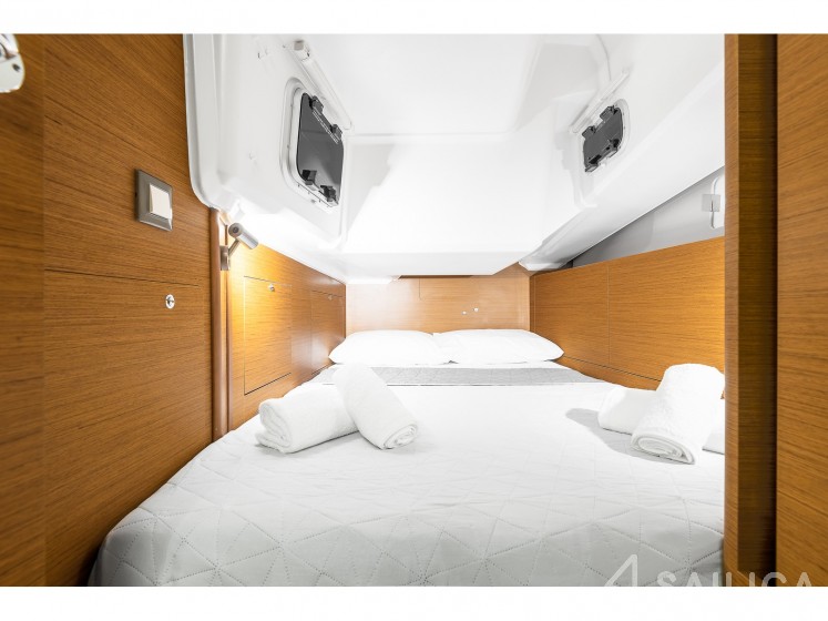 Sun Odyssey 410 - Yacht Charter Sailica