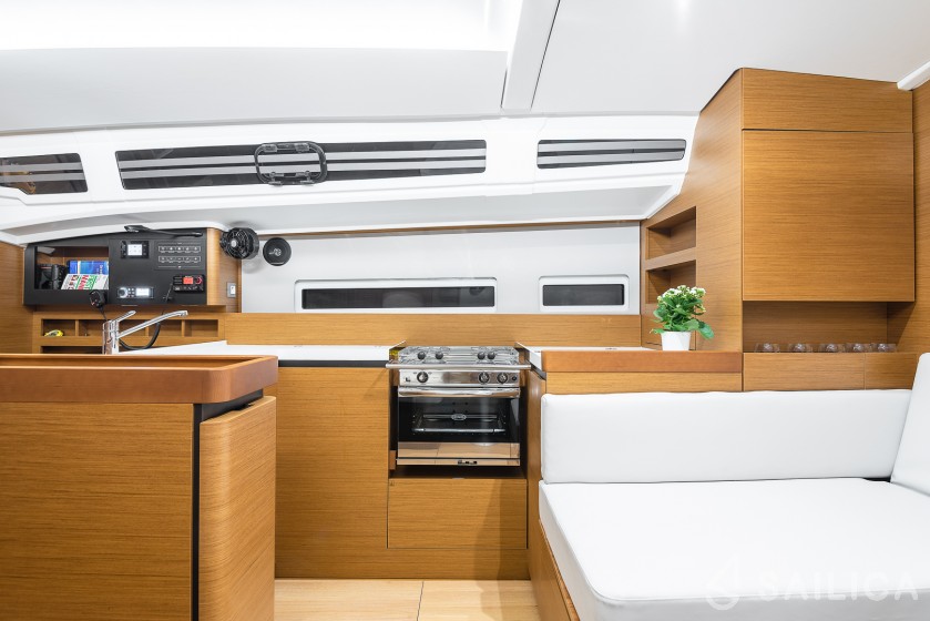 Sun Odyssey 410 - Yacht Charter Sailica