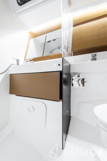 Sun Odyssey 410 - Yacht Charter Sailica
