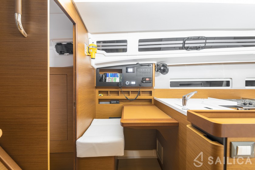 Sun Odyssey 410 - Yacht Charter Sailica