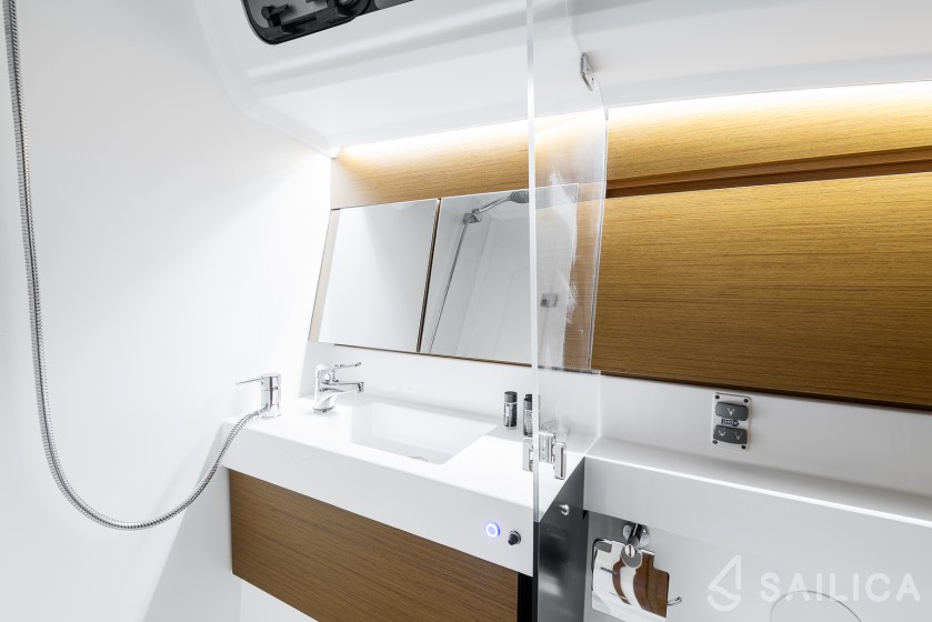 Sun Odyssey 410 - Yacht Charter Sailica
