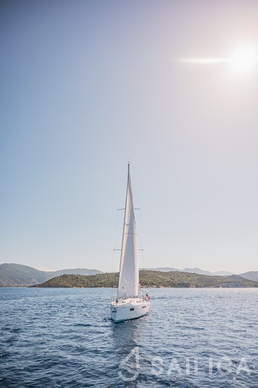 Sun Odyssey 410 - Yacht Charter Sailica