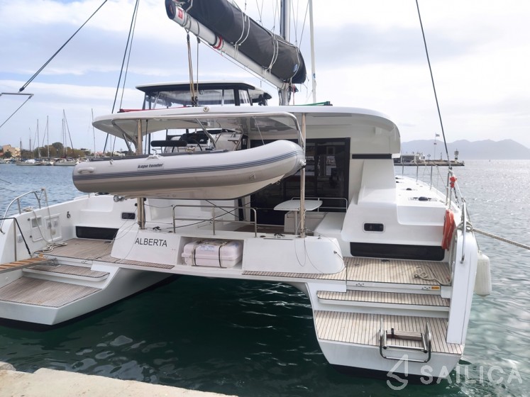 Lagoon 42 - Yacht Charter Sailica