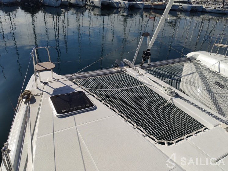 Lagoon 42 - Yacht Charter Sailica