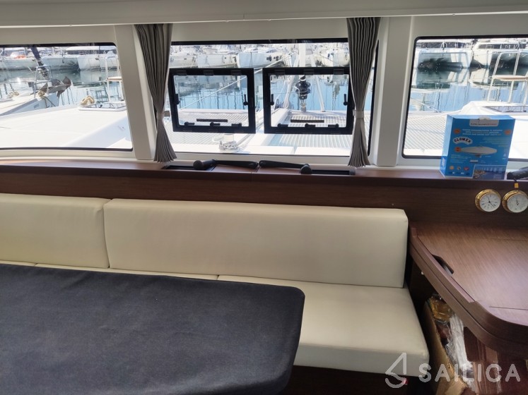 Lagoon 42 - Yacht Charter Sailica