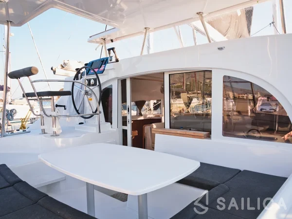 Lagoon 380 - Yacht Charter Sailica