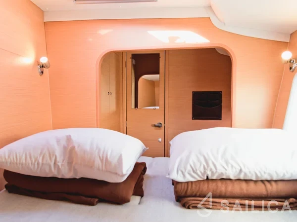 Lagoon 380 - Yacht Charter Sailica