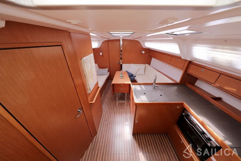 Bavaria 37 Cruiser - Yacht Charter Sailica