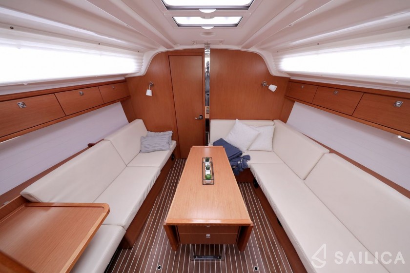 Bavaria 37 Cruiser - Yacht Charter Sailica