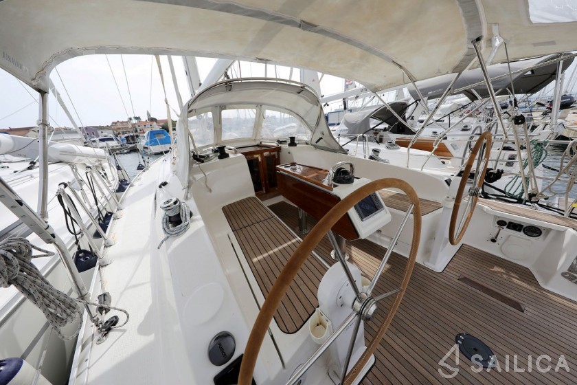 Bavaria 37 Cruiser - Yacht Charter Sailica